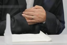 <p>　提訴後、記者会見する赤木雅子さん＝２９日午後、大阪市</p>