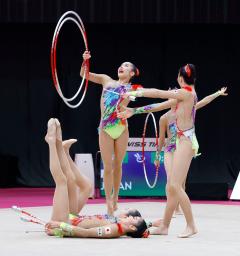 <p>　団体種目別決勝　日本のフープ・クラブの演技＝西日本総合展示場</p>
