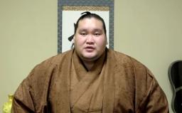 <p>　新番付が発表され、オンラインで記者会見する横綱照ノ富士＝１日</p>