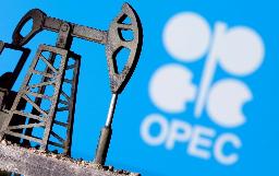 <p>　石油ポンプとＯＰＥＣのロゴ＝２０２０年（ロイター＝共同）</p>