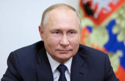 <p>　ロシア・モスクワ郊外の公邸であいさつするプーチン大統領＝１３日（タス＝共同）</p>