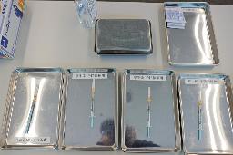 <p>　新型コロナウイルス感染症のワクチン接種のため、用意された注射器＝２月、東京都目黒区の国立病院機構東京医療センター（代表撮影）</p>