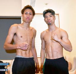 <p>　ポーズをとる石田匠（左）と田中恒成＝１０日、愛知県刈谷市（畑中ジム提供）</p>