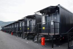 <p>　災害時に客室を被災地へ運び、避難所としての機能を担う「コンテナホテル」＝２１日午前、熊本県八代市</p>