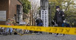 　大学入学共通テストの受験生ら３人が包丁で刺され、規制線が張られた東大＝１月、東京都文京区