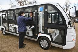 　公開されたＰＣＲ検査用車両＝４日午後、東京都世田谷区