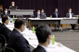 　政府の新型コロナウイルス感染症対策分科会。右端は尾身茂会長＝４日午後、東京都千代田区