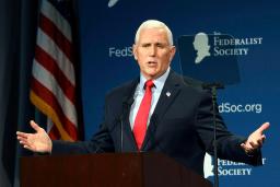 　４日、米フロリダ州で演説するペンス前副大統領（Ｓｔｅｐｈｅｎ　Ｍ．Ｄｏｗｅｌｌ／Ｌａｋｅ　Ｂｕｅｎａ　Ｖｉｓｔａ　Ｓｅｎｔｉｎｅｌ、ＡＰ＝共同）