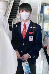 　北京に到着した羽生結弦とされる画像（「微博（ウェイボ）」から、共同）