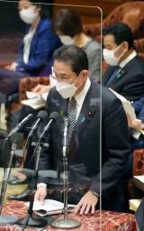 　衆院予算委で答弁する岸田首相＝７日午前