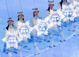 　北京冬季五輪の開会式でパフォーマンスする演者＝４日、北京（共同）