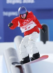 　男子スロープスタイル決勝　滑走する大塚健＝張家口（共同）