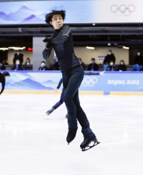 　北京入り後、初練習する羽生結弦＝北京（共同）
