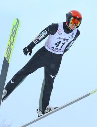 　ジャンプ男子　優勝した東海大札幌・中村正幹の１回目の飛躍＝矢神飛躍台