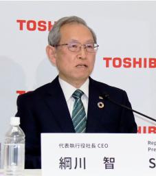 　オンラインで記者会見する東芝の綱川智社長＝７日（同社提供）