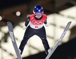 　ノルディックスキー・ジャンプ混合団体、高梨沙羅の１回目の飛躍。スーツの規定違反により失格となった＝７日、張家口（共同）