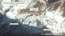 　１月２１日に撮影された北朝鮮北部慈江道にあるミサイル基地の出入口付近の衛星写真（ＣＳＩＳ／Ｂｅｙｏｎｄ　Ｐａｒａｌｌｅｌ／Ｍａｘａｒ２０２２提供・共同）