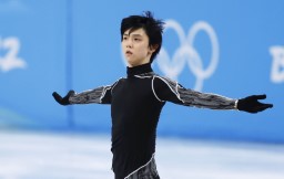 　男子ＳＰを前に調整する羽生結弦＝北京（共同）
