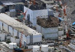 　東京電力福島第１原発１号機（右手前）＝２０２１年８月