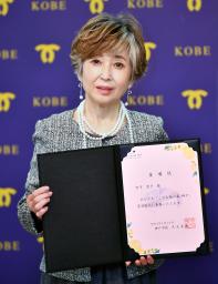 　図書館「こども本の森　神戸」の名誉館長に就任した竹下景子さん＝１０日午後、神戸市役所