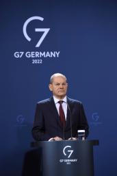 　記者会見するドイツのショルツ首相＝１０日、ベルリン（ＡＰ＝共同）
