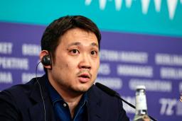 　ベルリン国際映画祭で審査員として記者会見に臨む濱口竜介監督＝１０日、ベルリン（ロイター＝共同）