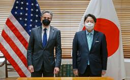 　会談に臨むブリンケン米国務長官と林外相＝１１日、オーストラリア・メルボルン（共同）