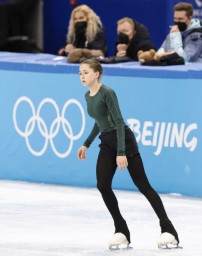 　公式練習で調整するカミラ・ワリエワ＝北京（共同）
