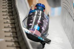 　ボブスレーの新種目、女子１人乗りで首位に立った米国のハンフリーズ＝１３日、北京（ＡＰ＝共同）
