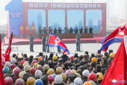 　１万戸の住宅建設の着工式＝１２日、平壌（朝鮮中央通信＝共同）