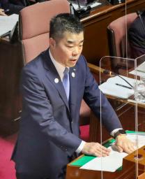 　滋賀県議会本会議で、２０２２年度当初予算案について説明する三日月大造知事＝１４日午前