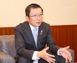 　インタビューに応じるあいおいニッセイ同和損害保険の社長に就任した新納啓介氏