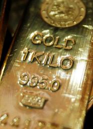 　１ｋｇの金塊＝２００９年、ムンバイ（ロイター＝共同）