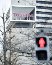 　東芝の看板＝東京都港区