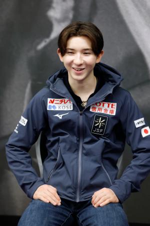 <p>　優勝から一夜明け、取材に応じる中田璃士＝タリン（共同）</p>