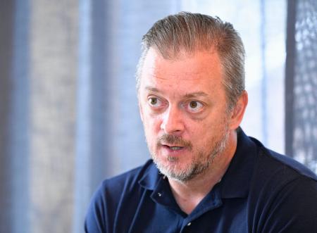 <p>　インタビューに答えるＩＰＣのアンドルー・パーソンズ会長（共同）</p>