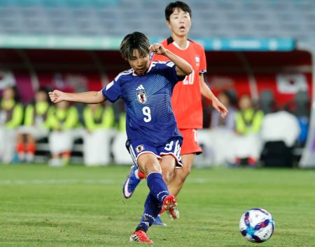 <p>　日本―韓国　前半、先制ゴールを決める植木＝シドニー（共同）</p>