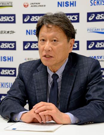 <p>　理事会後に記者会見する日本陸連の田崎博道専務理事＝２６日、東京都新宿区</p>