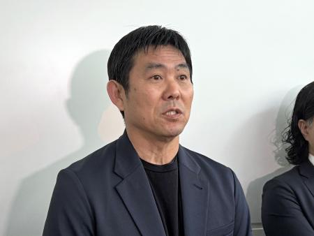 <p>　欧州視察から帰国し取材に応じる森保監督＝７日、羽田空港</p>