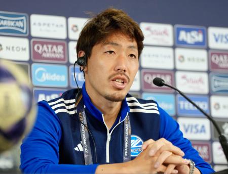 <p>　準々決勝のアルイティハド戦を前に記者会見する町田・昌子＝１６日、ジッダ（共同）</p>