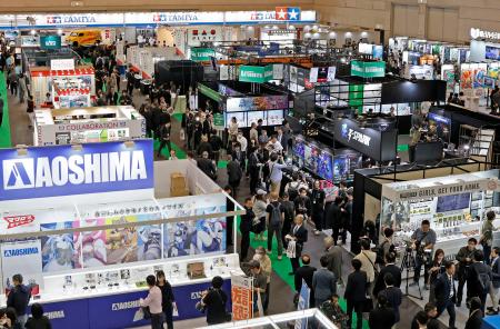 　開幕した国内最大級の模型見本市「第６４回静岡ホビーショー」＝１３日午前、静岡市