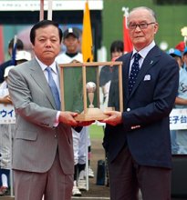 おめでとう！ミスター　佐倉市民３１００人祝福　名前冠した球場「永遠に」　長嶋氏に市民栄誉賞