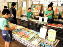 児童がお薦め図書選ぶ　童話、詩集…１７１冊貸し出し　八千代阿蘇小の「周郷博文庫」開設　 【地方発ワイド】