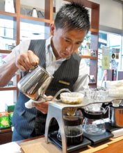 コーヒーの多様さ発信　初のハンドドリップ提供　ドトール船橋駅南口店　オーナー研修拠点にも