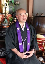 円東寺住職でパフォーマー　大道芸、執筆、多彩に活躍　「お釈迦さまならこう言うね！」を出版　増田俊康さん（４５）＝流山市＝　【市井の人】