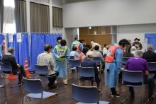 初日２３８人、会場は混乱なく　高齢者「安心した」　銚子市でも集団接種開始
