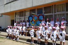 聖火トーチ、保育園巡る　走者・辻さん、銚子市に寄贈　【２０２０東京五輪】