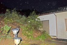 大雨被害、匝瑳の住宅に土砂　寝室に土砂押し寄せる