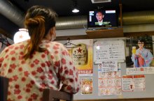「見捨てられた」「逃げてる」　菅首相辞意に　苦境の飲食・観光業