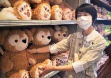変わらぬゲストの笑顔　伸び悩みもにぎわい徐々に　ＴＤＳ開園からキャストを務める石森亜依さん　東京ディズニーシー２０周年